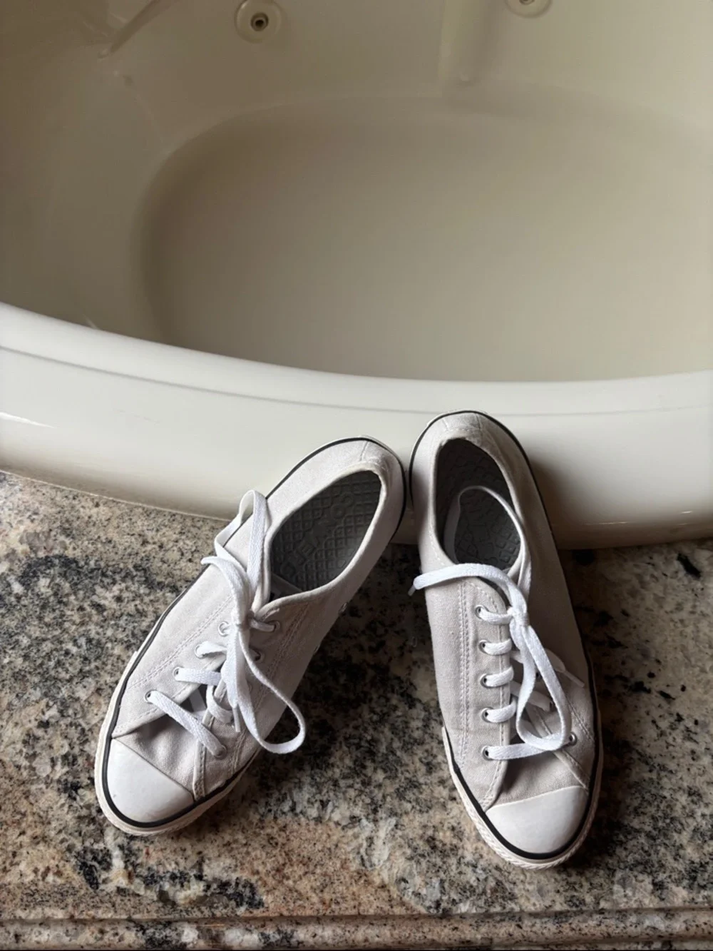 Converse - Picture 2 of 4